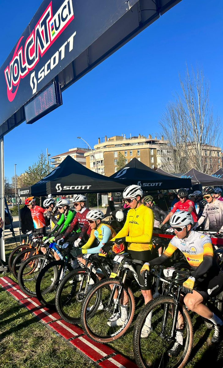 PlanetMTB tweet media