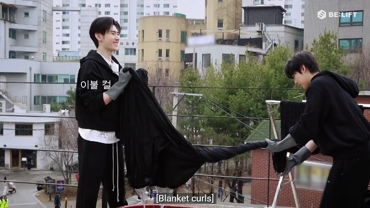 fieryblooms's tweet photo. pictures of newlyweds' first time doing household chores together (psh ends up doing all the heavy lifting bc he treats it as a work out while ksn takes on the cheerleader partner role) https://t.co/dOJ8HAIxHN