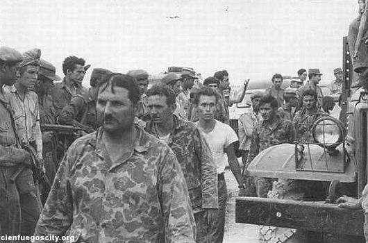 📜 #EfeméridesCuba | 6 de abril de 1962: Se hace pública la sentencia a los mercenarios de Playa Girón. Derrotados en 72h, su fallida invasión, organizada por EE. UU., consolidó la voluntad de un pueblo de defender su Revolución. 🇨🇺✊ #Cuba