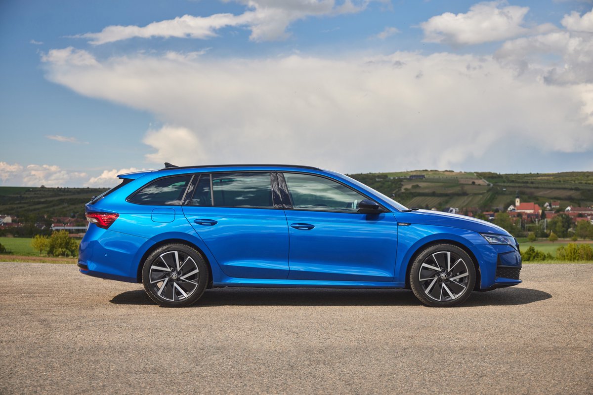 Packed with clever features, the Škoda Octavia Estate includes an ice scraper with a tyre tread gauge and an integrated funnel. Practical additions like a retractable tow bar and misfuelling prevention make everyday driving easier.

Call 01733 296969!

#Octavia #skoda #WingsSkoda