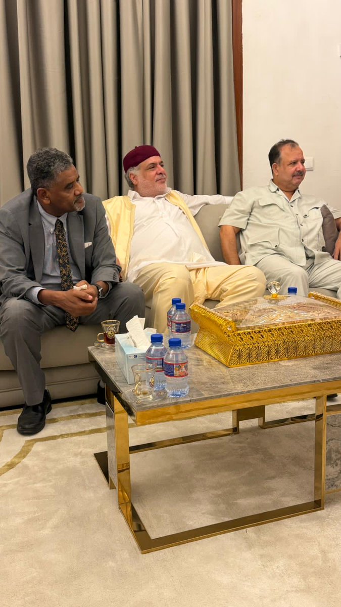 QatarEmb_Dj's tweet photo. استقبل سعادة الدكتور راشد بن شفيع المري سفير دولة قطر لدى جمهورية جيبوتي ظهر اليوم سفراء الدول العربية المعتمدين لدى جيبوتي
وجرى خلال اللقاء بحث تطورات الأوضاع في الشرق الأوسط، في ظل الحرب الدائرة بين إيران والولايات المتحدة الأمريكية وإسرائيل وتداعيات الحرب على دولة قطر والمنطقة https://t.co/03tVyNy48M