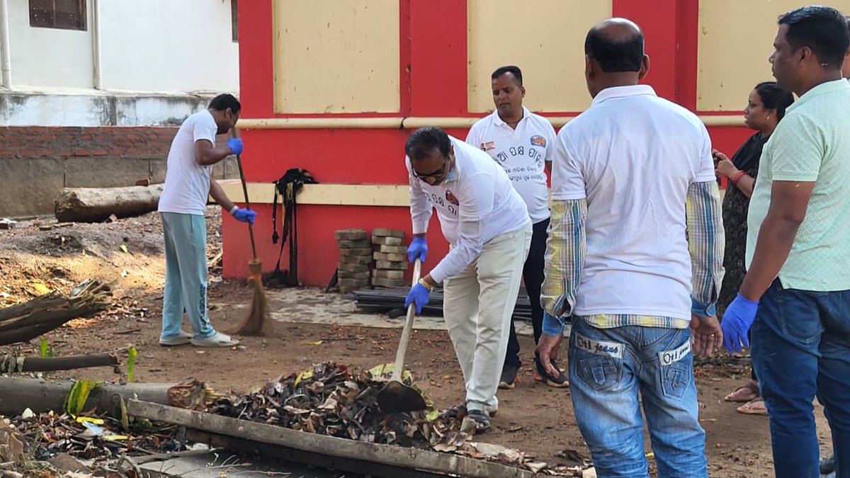Observation of "SWACHHATA DIWAS" through Mass Cleaning as a part of celebration of ODIA PAKSHYA,at one of the Oldest Temple located within Nabarangpur ULb Jurisdiction.The Chairperson,Councillors, &amp; all Officials were a part of the said Mass Cleaning Drive.
by Municipality, NM