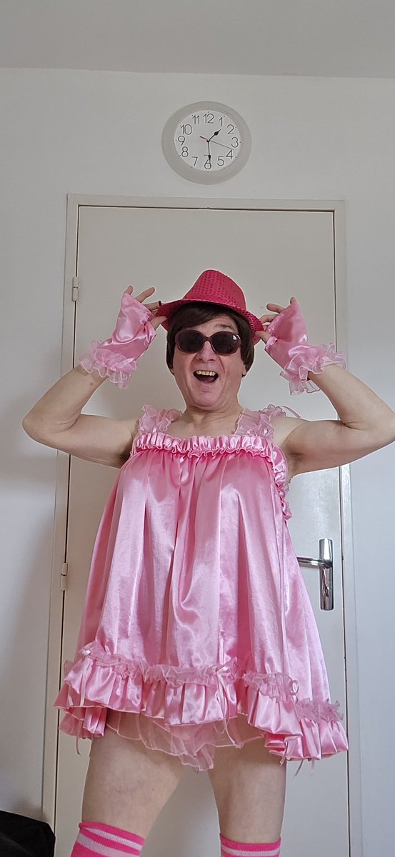 DubrulleDomini2's tweet photo. Charlotte  en tenue de sissy    moi j'adore ma tenue https://t.co/driiY97cV0