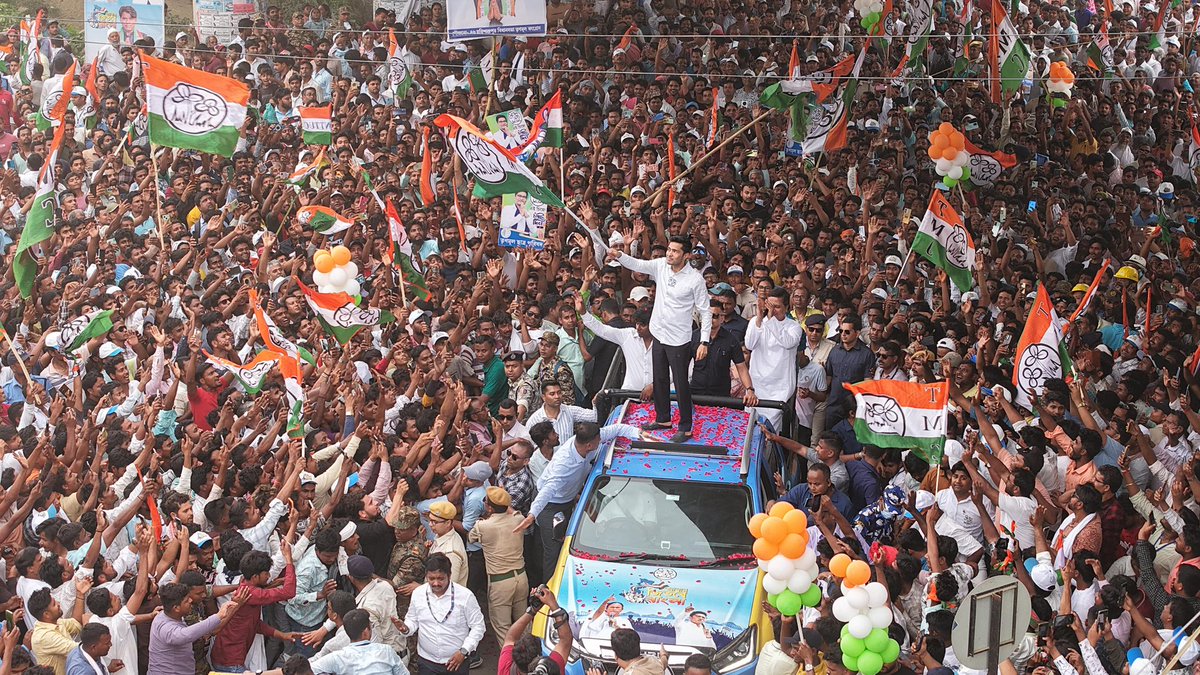 AITCofficial's tweet photo. This powerful convergence of hearts at Harishchandrapur is a beautiful representation of the true soul of Bengal- marked by steadfast unity, harmony, and profound affection for our All India Trinamool Congress.

Jotoi Koro Hamla,
#AbarJitbeBangla https://t.co/Au9szjJSsl