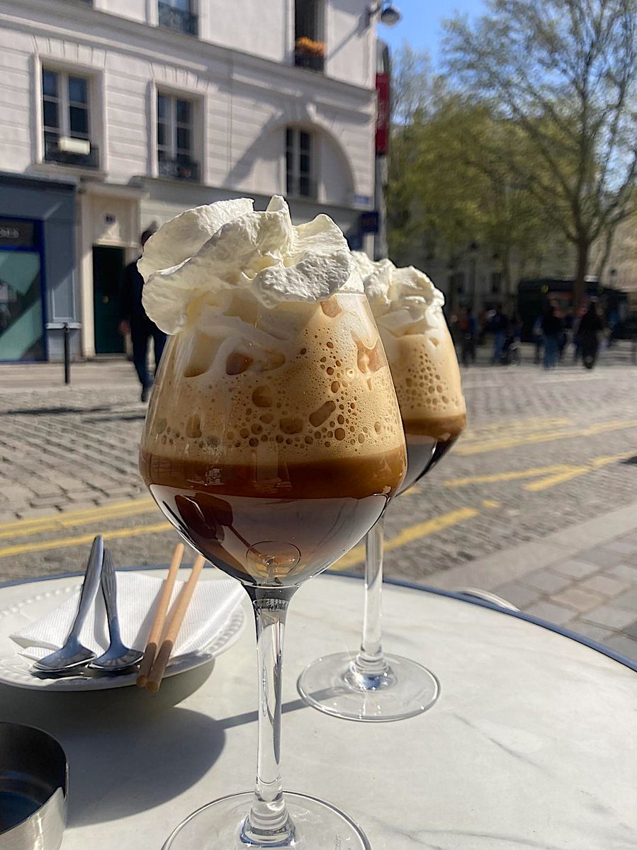 focusonparis's tweet image. Mocha Monday: #EasterMonday morning treat of Irish Coffees. #montmartre #cafesofparis #cafeculture #coffee