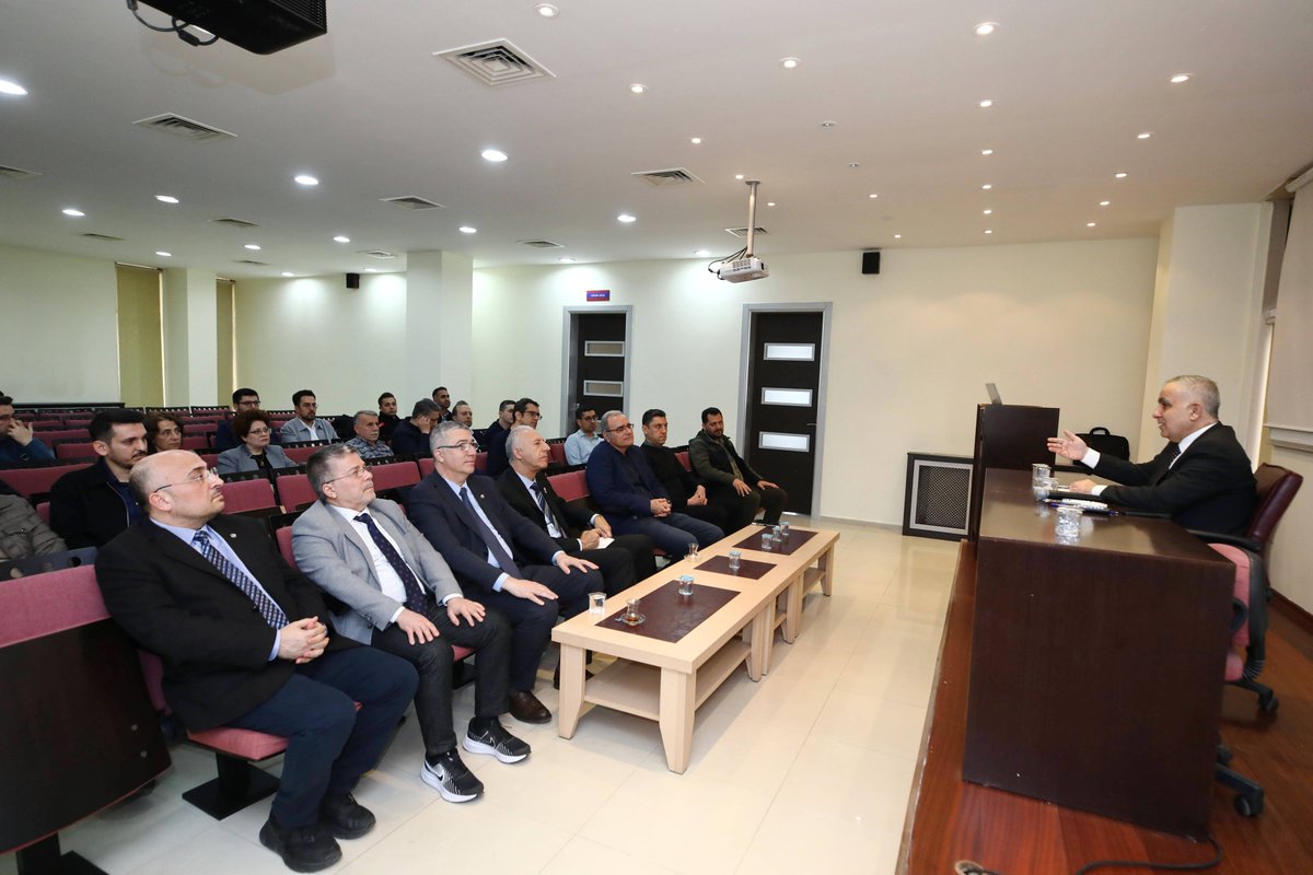 Rektörümüz Prof. Dr. <a href="/SaitMesutDogan/">Sait Mesut Doğan</a>, Elektrik-Elektronik Mühendisliği Bölümü’nü ziyaret ederek akademisyenlerle bir araya geldi.