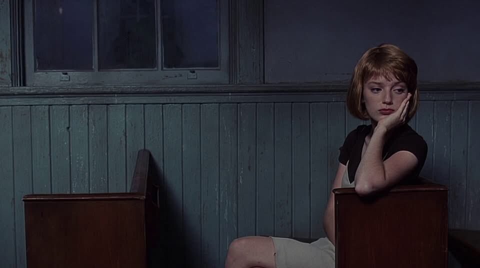 hauntedreigns's tweet photo. eXistenZ (1999) dir. david cronenberg https://t.co/efub1EBnQ0