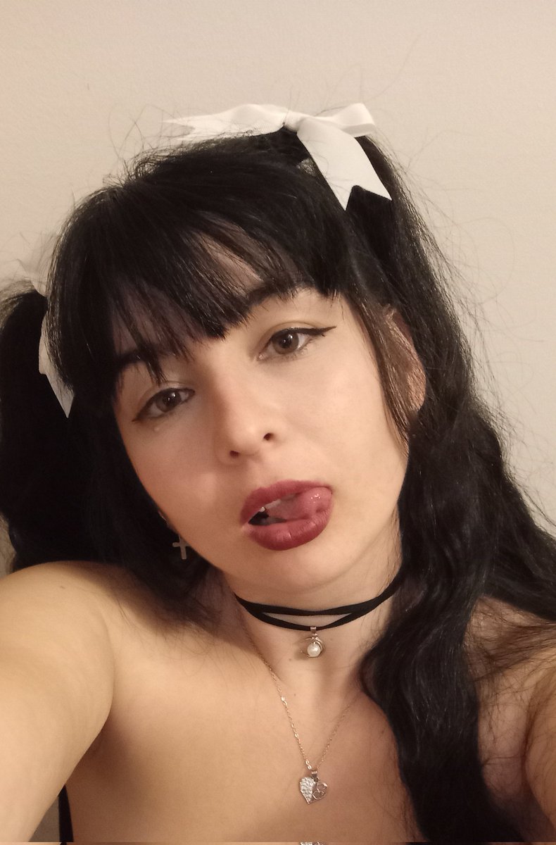 NeraAren21's tweet photo. #onlyfans 
#cute
#brunette 
#fetish https://t.co/e0dxY2Q5Et