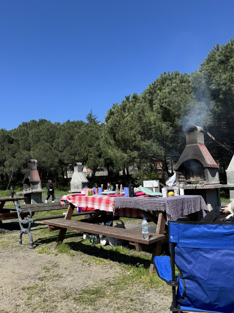 slmbenelo's tweet photo. mangal sezonunu açtık hayat hayatlıyor🫶🏻☀️🐝 https://t.co/vFEGB56jgk