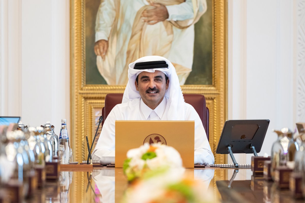 NadeebQa's tweet photo. سموّ الأمير @TamimBinHamad رئيس المجلس الأعلى للشؤون الاقتصادية والاستثمار يترأس الاجتماع الأول للمجلس لعام 2026 في الديوان الأميري

حيث استعرض المجلس ما تم من قرارات وتوصيات في الاجتماع الثالث للمجلس لعام 2025 وتقرير متابعة المشاريع كما اطّلع على تقرير سير الأولويات الاقتصادية للدولة واتخذ بشأنها القرارات المناسبة

• اطّلع المجلس على عرض كلٍ من وزارة التجارة والصناعة ووزارة المواصلات الخاص بالخطة التنفيذية لجاهزية ومرونة البنية التحتية الحرجة، وعروض مصرف قطر المركزي ووزارة المالية المتعلقة بالخطط التنفيذية لتحقيق الاستقرار المالي والنقدي للدولة على المدى البعيد

#نديب_قطر | #قطر 🇶🇦