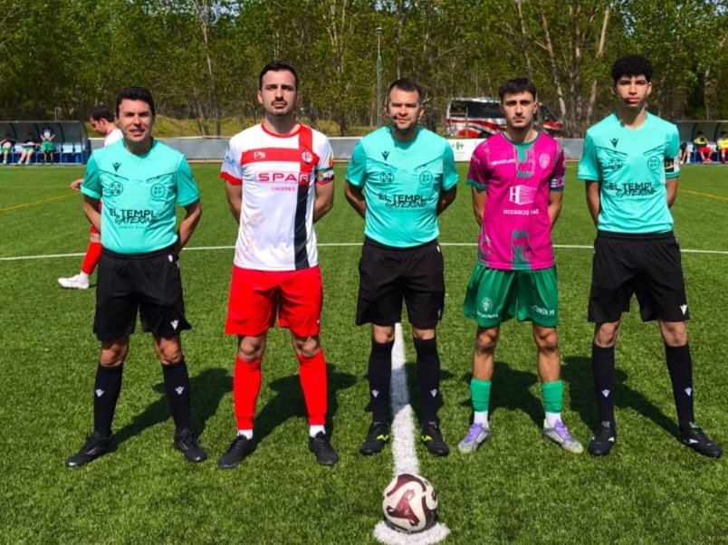 ArbitrosNavalOf's tweet photo. A.D Ciudad de Plasencia B VS C.D Nuevo Cáceres San Francisco 
Arbitro: Andrés David Barroso González 
Arbitro Asistente: Roberto Paredes Carrasco 
Arbitro Asistente: Rayam Fathi https://t.co/PYG8lw898k