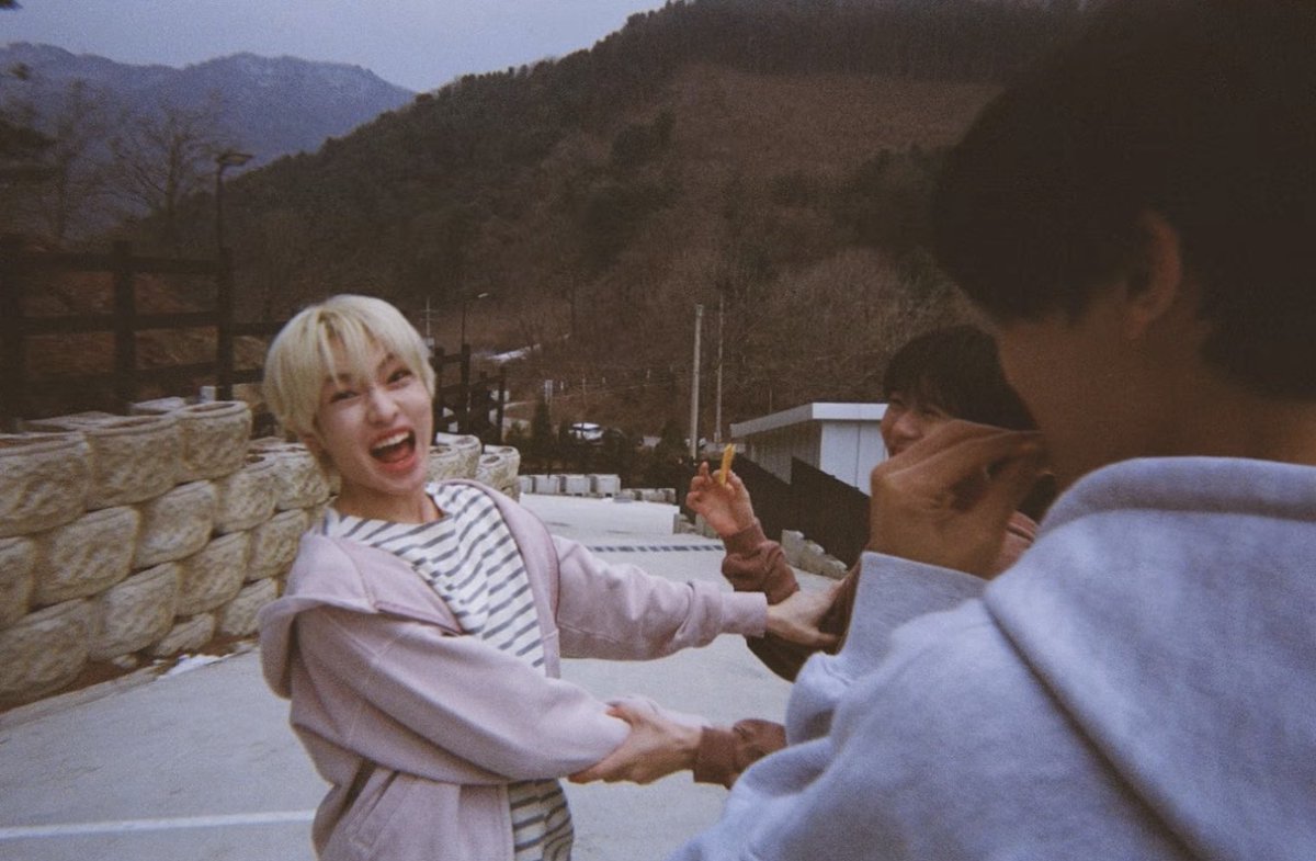 기니쿠や tweet media