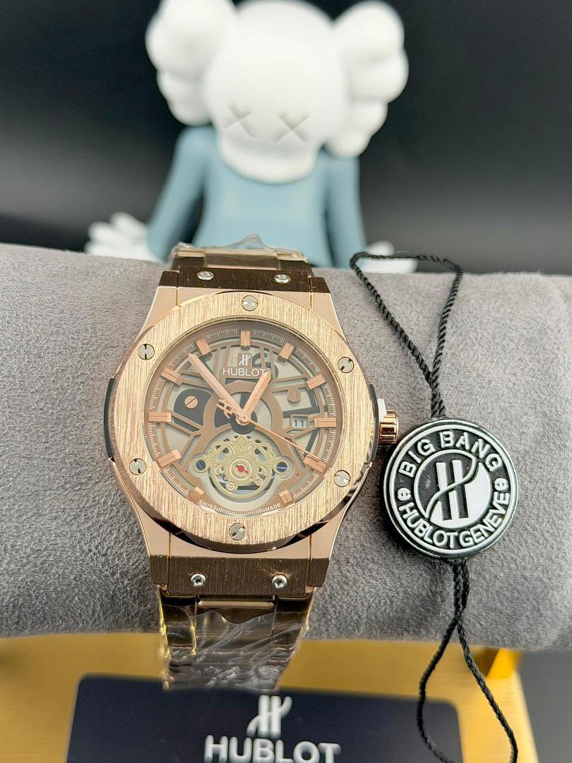 _boluuuuu's tweet photo. CLASSIC  HUBLOT CHAIN WRIST WATCH 
AVAILABLE AS SEEN WITH BOX 📦 

PRICE:-#22,000

Dm https://t.co/le32k30cuR to order 

Pls RT🙏 https://t.co/ImxHKQGUMr