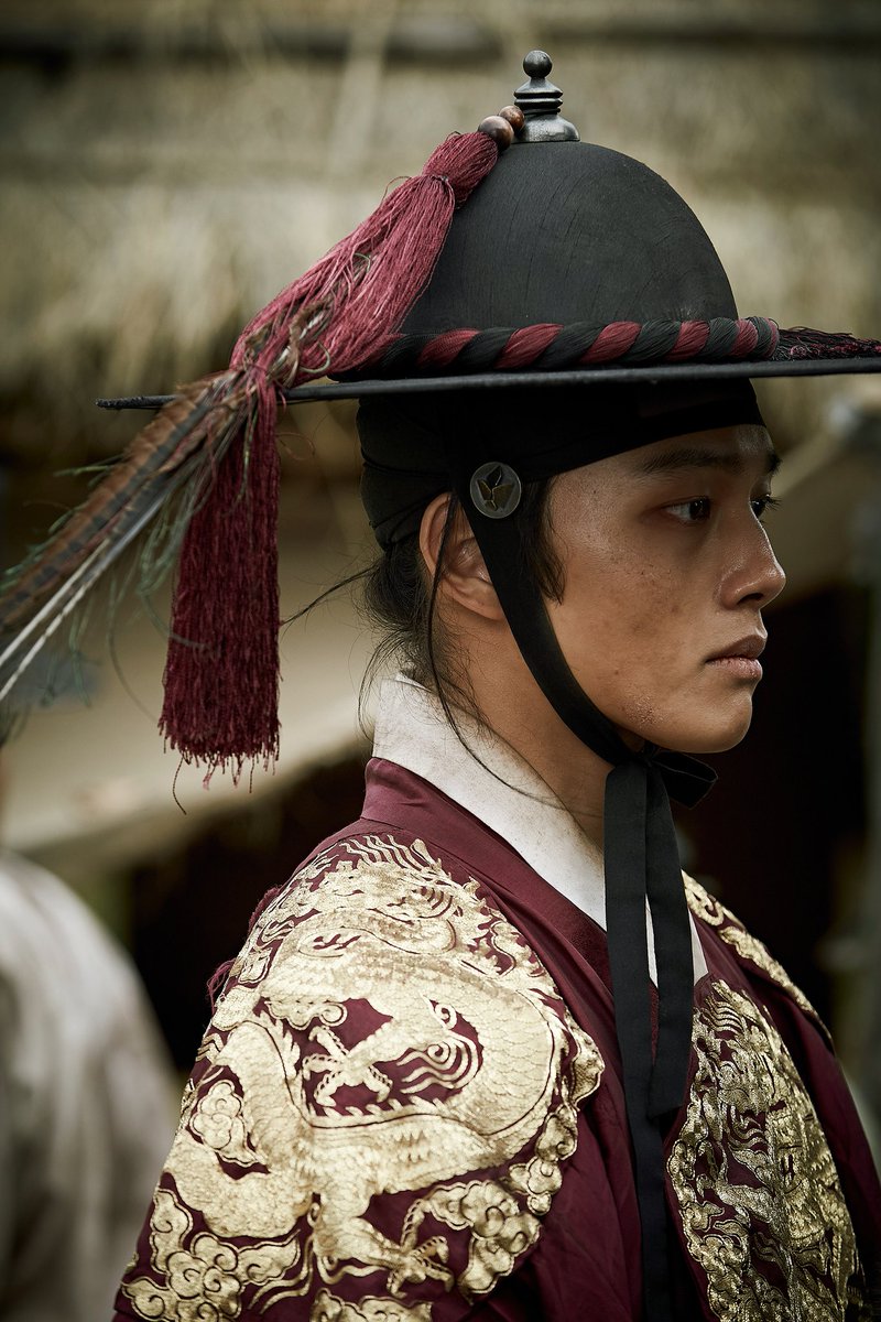 버건디 곤룡포가 두 잘어울려