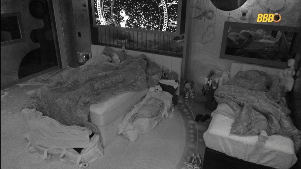 let. 🐈‍⬛ tweet media