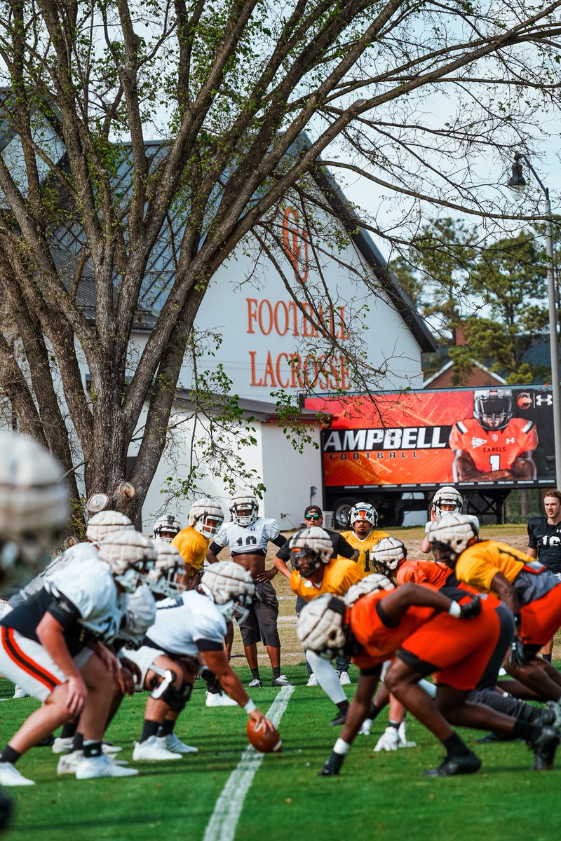 Coach_BHarris's tweet photo. SUN came up and it gives us another week to chase IT‼️

What your IT is depends on your CHOICES.🐪

#RollHumps 
#Worthy https://t.co/gRC7mPFnoh