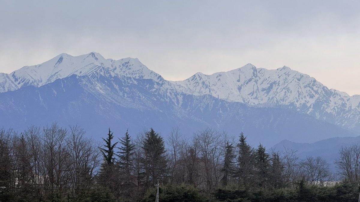 toraya_drone's tweet photo. 最近の山並みです。

鹿島槍ヶ岳にも［獅子］の雪形が見えてきました。

#爺ヶ岳
#鹿島槍ヶ岳
#大町市 https://t.co/v6cXJCwm2c