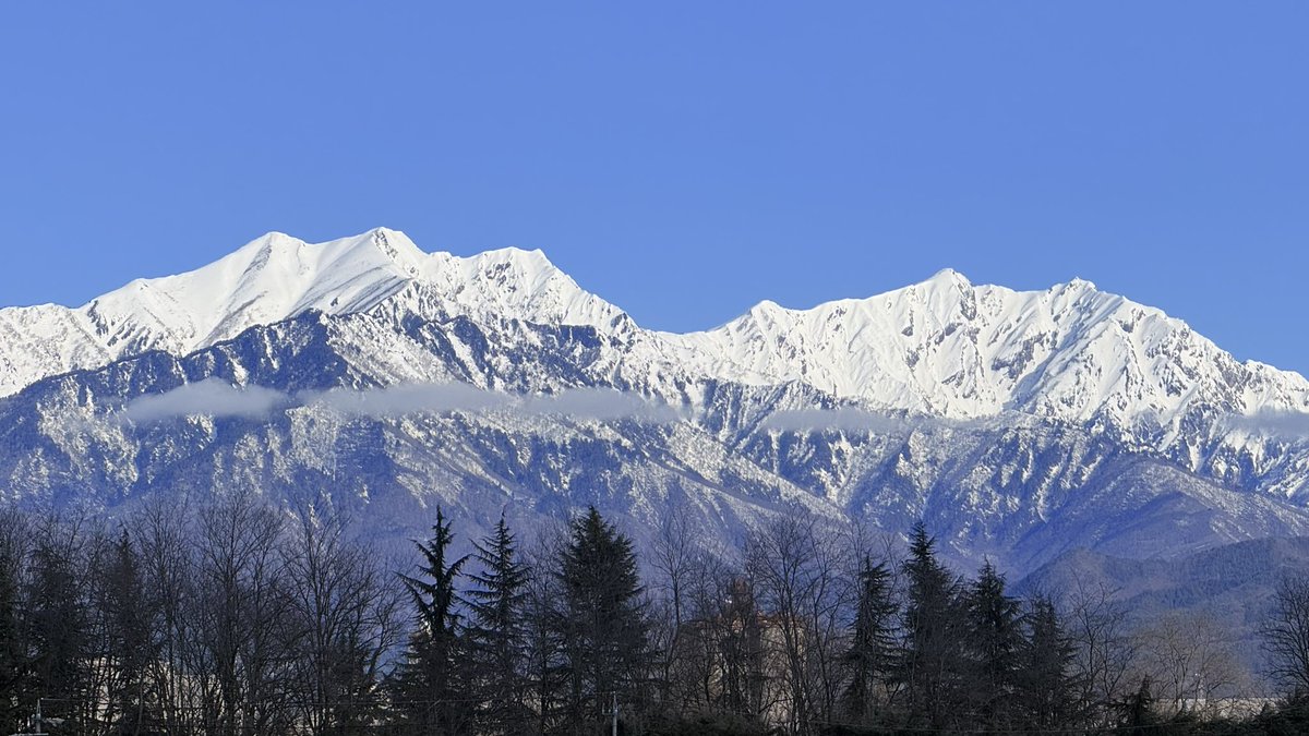 toraya_drone's tweet photo. 最近の山並みです。

鹿島槍ヶ岳にも［獅子］の雪形が見えてきました。

#爺ヶ岳
#鹿島槍ヶ岳
#大町市 https://t.co/v6cXJCwm2c