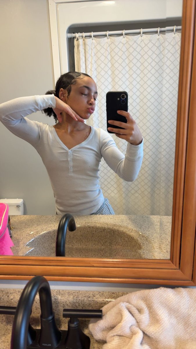 Princess Tee 👸🏾 tweet media