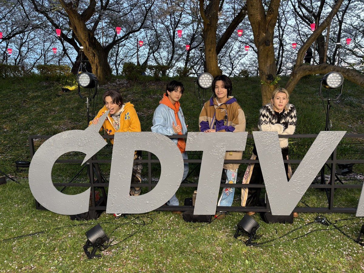 Aぇ! group tweet media