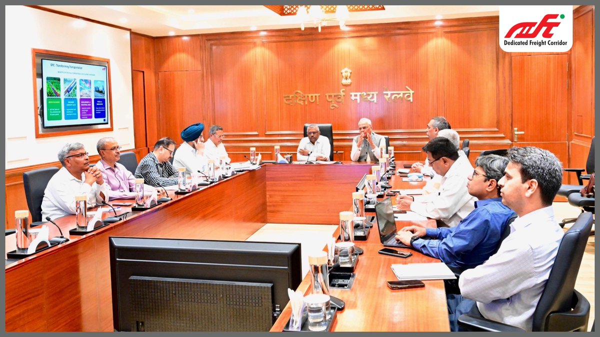 dfccil_india's tweet image. A coordination meeting between #DFCCIL and @secrail South East Central Railway (SECR) was held to further strengthen institutional synergy and enhance coordination for #future initiatives.

Praveen Kumar, Managing Director/DFCCIL, met Tarun Prakash, General Manager (SECR). The