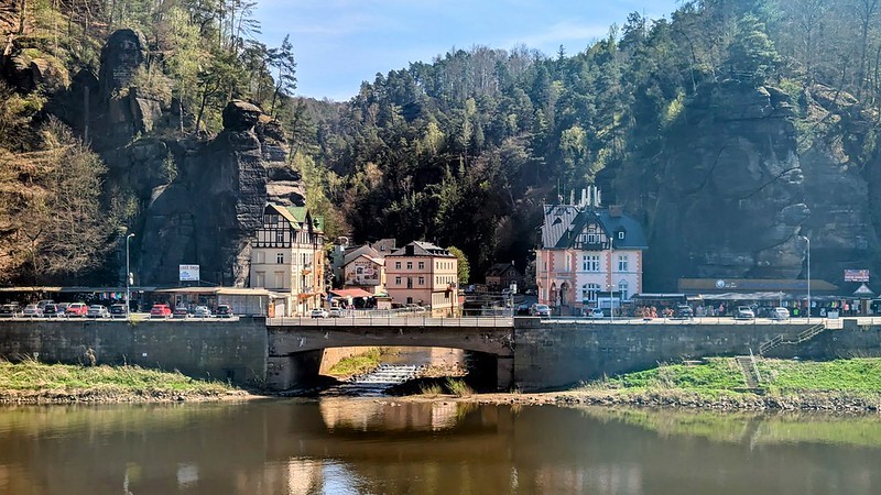 charoui's tweet photo. Hřensko, Czechia, a quick shot from the train window
https://t.co/qntJBzKPjN https://t.co/9BzvuQziSS