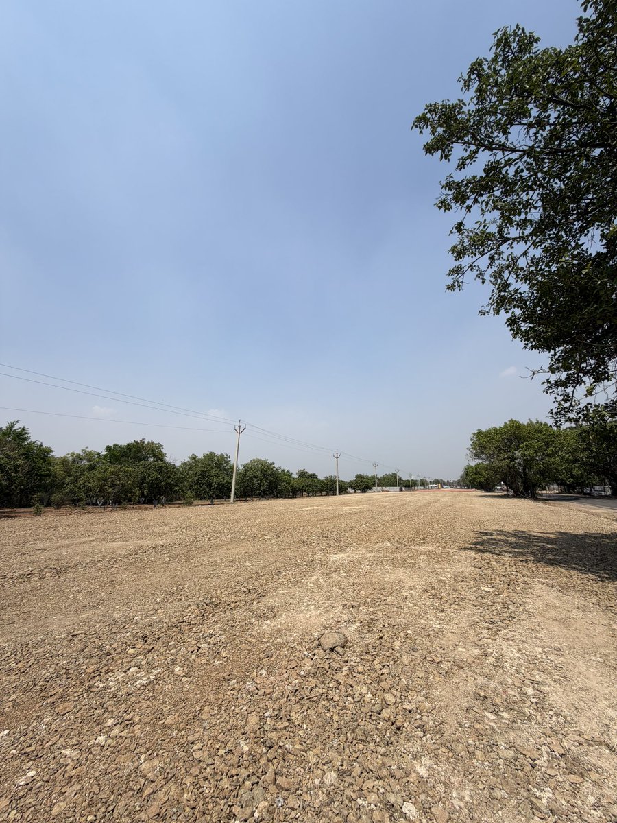 AdarAspire's tweet image. TSPA–#Chevella–#Manneguda road expansion is progressing at pace.

Banyan tree translocation is also underway as part of the corridor upgrade, supporting improved connectivity across this emerging growth stretch in West Hyderabad.

#HyderabadRealEstate #InfrastructureUpdate