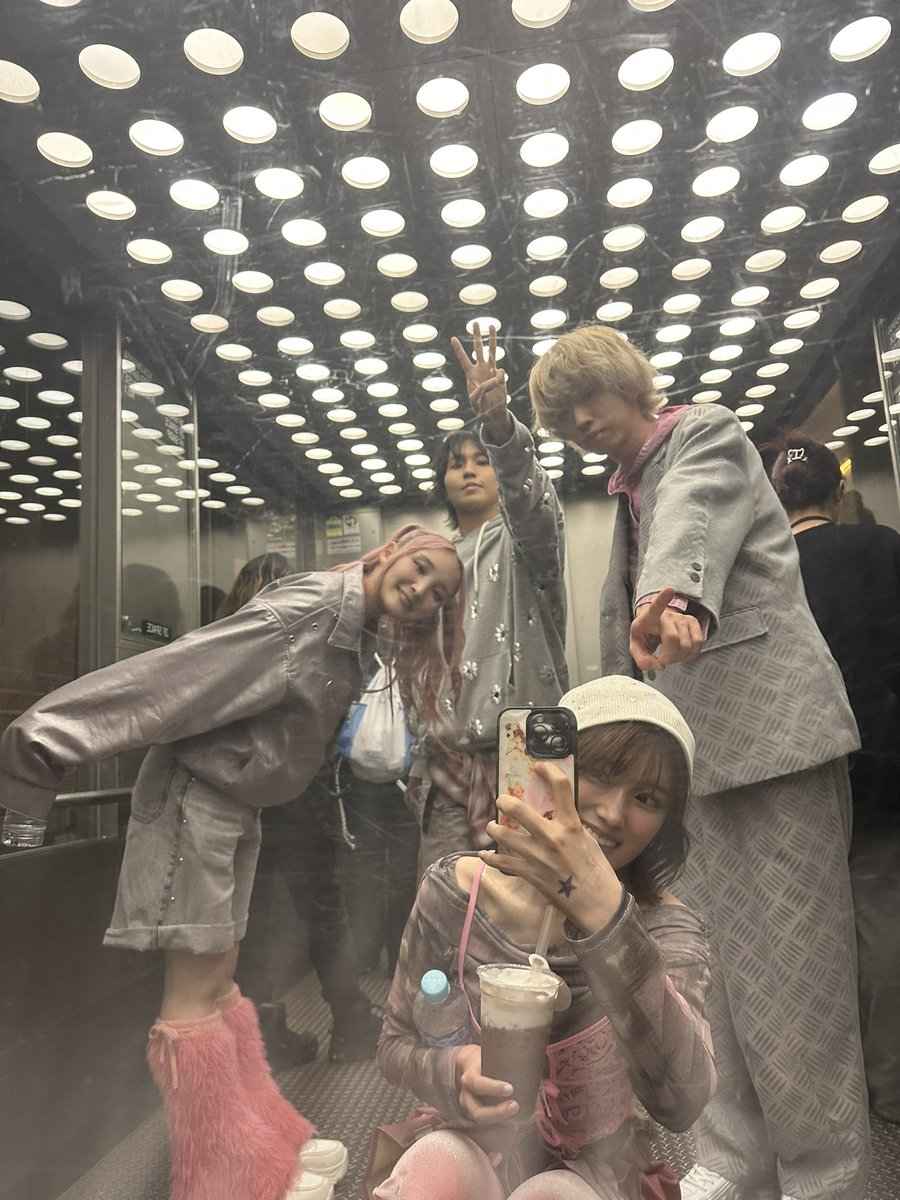 石野理子 tweet media