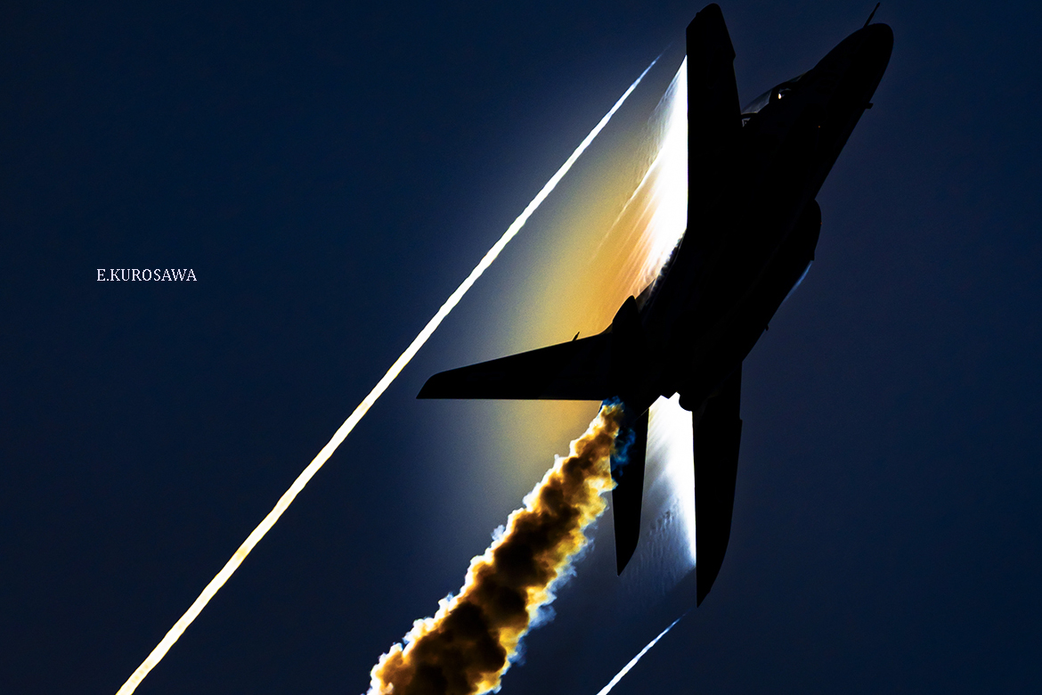 今日の一枚～～2218
BLUE IMPULSE 5
翼上の輝き/バーティカルクライムロール
2026/4月6日撮影