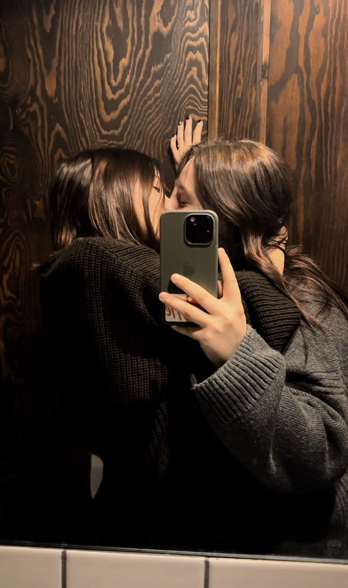 manon ⚢ tweet media