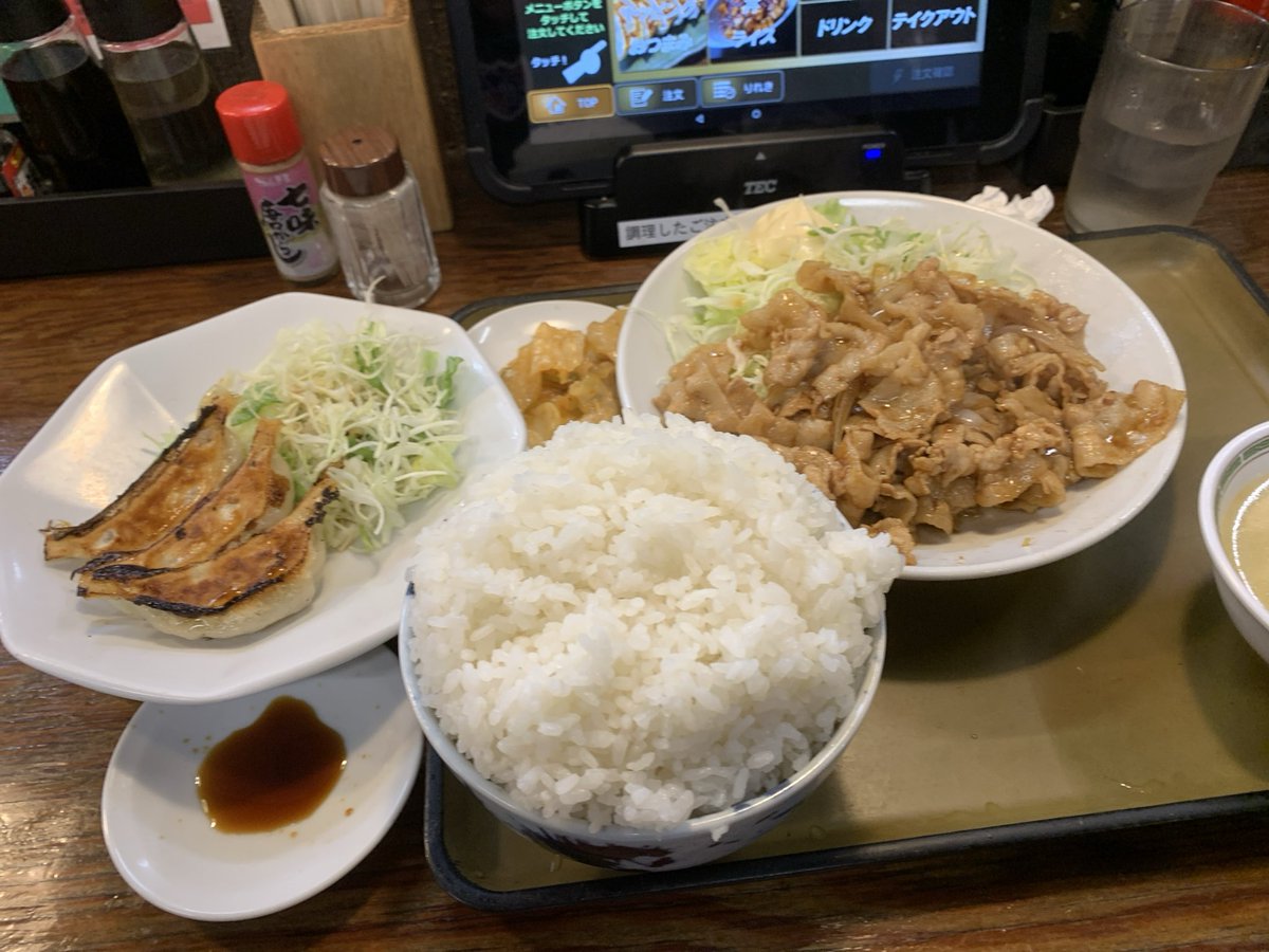 およよ tweet media