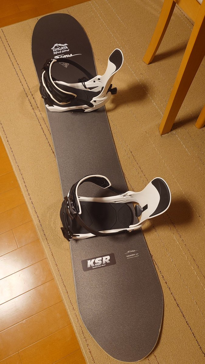 yfujihar's tweet photo. 2025-26シーズンは
FASEと言うファストエントリーのビンディングを導入して、
滑り出しの装着をスムーズになり快適にスノボを楽しめた🏂
今シーズンは会社の人と3回、ソロ3回の計6回滑った。
#スノーボード
#神立スノーリゾート
#KSR
#岩原スキー場 https://t.co/MM969b9MvN https://t.co/iFMWl85b4Y