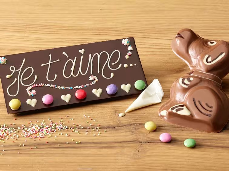 Silver_Journeys's tweet photo. Shhh… the Swiss have been hiding the world’s smoothest chocolate secret for 150 years.🍫🇨🇭
Step inside a real chocolate factory where the air smells like heaven and every bite tells a story of Swiss precision and centuries-old recipes. It’s craftsmanship that mirrors America’s love of innovation — think Hershey meets the Alps, but better. 
Surprising fact: Switzerland eats more chocolate per person than any other country on Earth.
Practical gold: Ask for the “seconds” tray at the factory shop — perfectly good chocolate sold at half price because the shape isn’t perfect. Locals stock up here.
Sweet tooth or not — would you tour a chocolate factory on your Swiss trip? 👇
Check out our Swiss TOURS https://t.co/H392HaOeDg or build you a free custom itinerary on https://t.co/CGnQuK4KIQ
#SwissChocolate #ChocolateTasting #SwitzerlandTravel #HiddenSwitzerland #BestValue