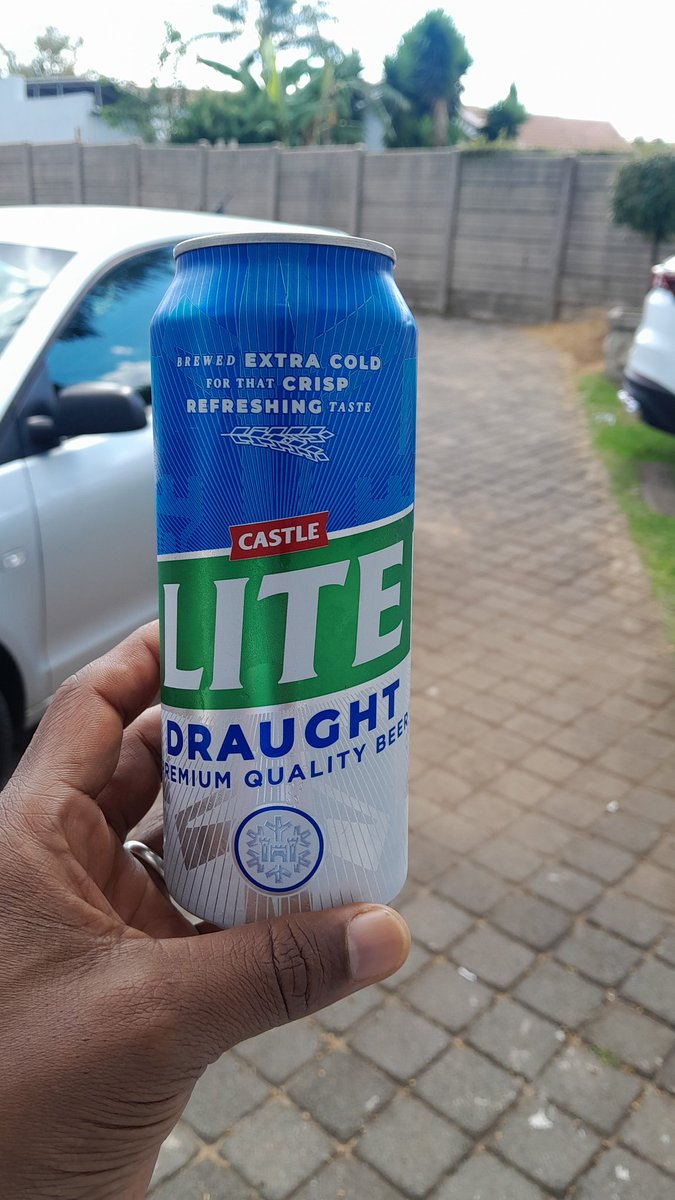 Mashadishadi1's tweet photo. Nothing hits like Extra Cold Castle Lite Draught https://t.co/pXanPmFWNG