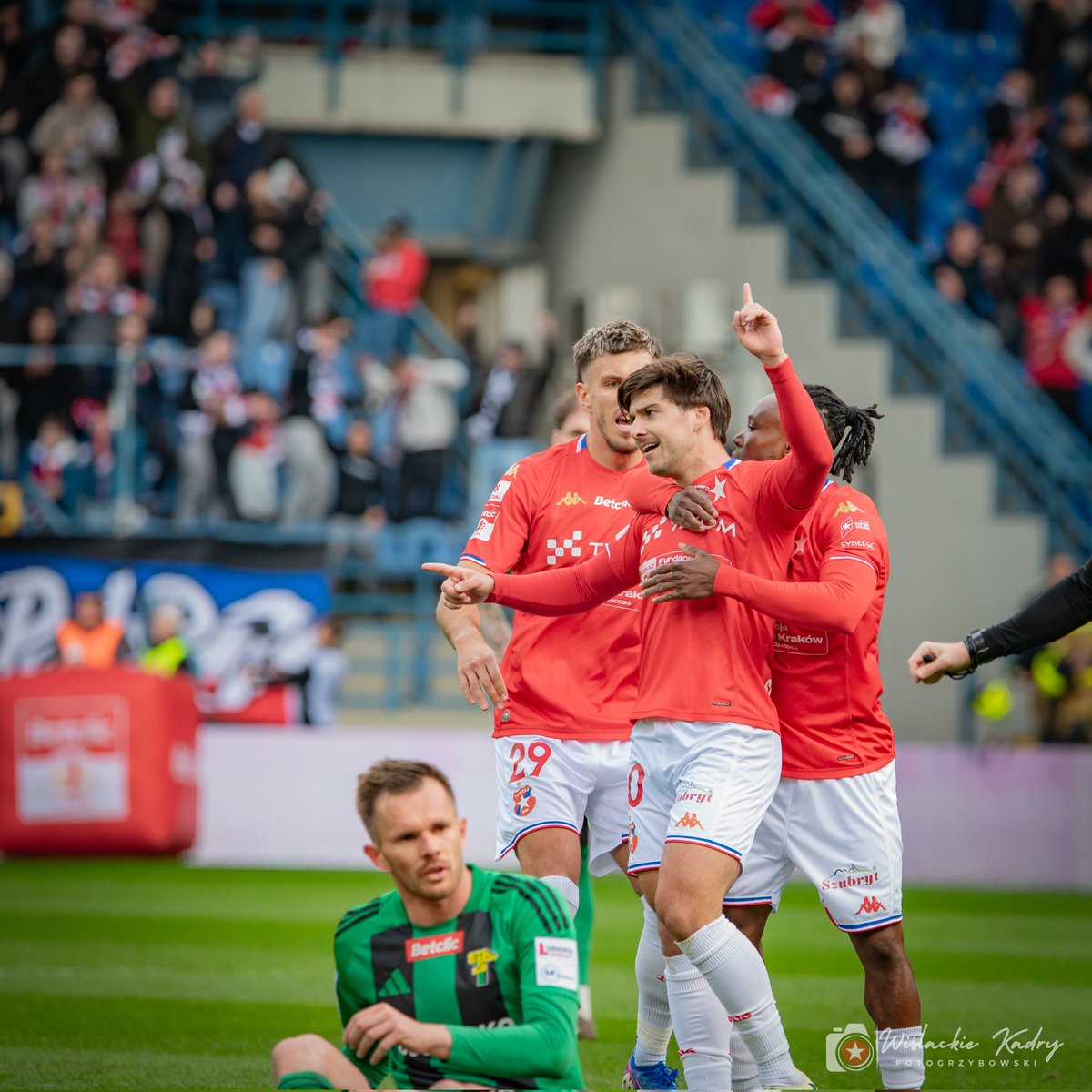 Krzysztof tweet media