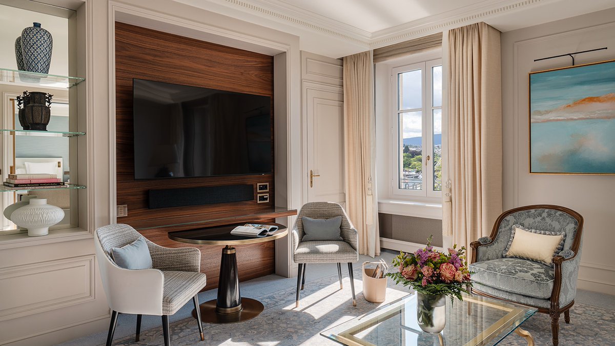 cppluxury's tweet image. Four Seasons Hotel des Bergues Geneva debuts newly renovated rooms and suites

lnkd.in/dWhU9fBg (full article)

#FourSeasons #Geneva #FourSeasonsDesBergues #luxuryhotels #luxuryhospitality #luxurysuites #luxury #hotels #renovation #suitelife @FourSeasons
