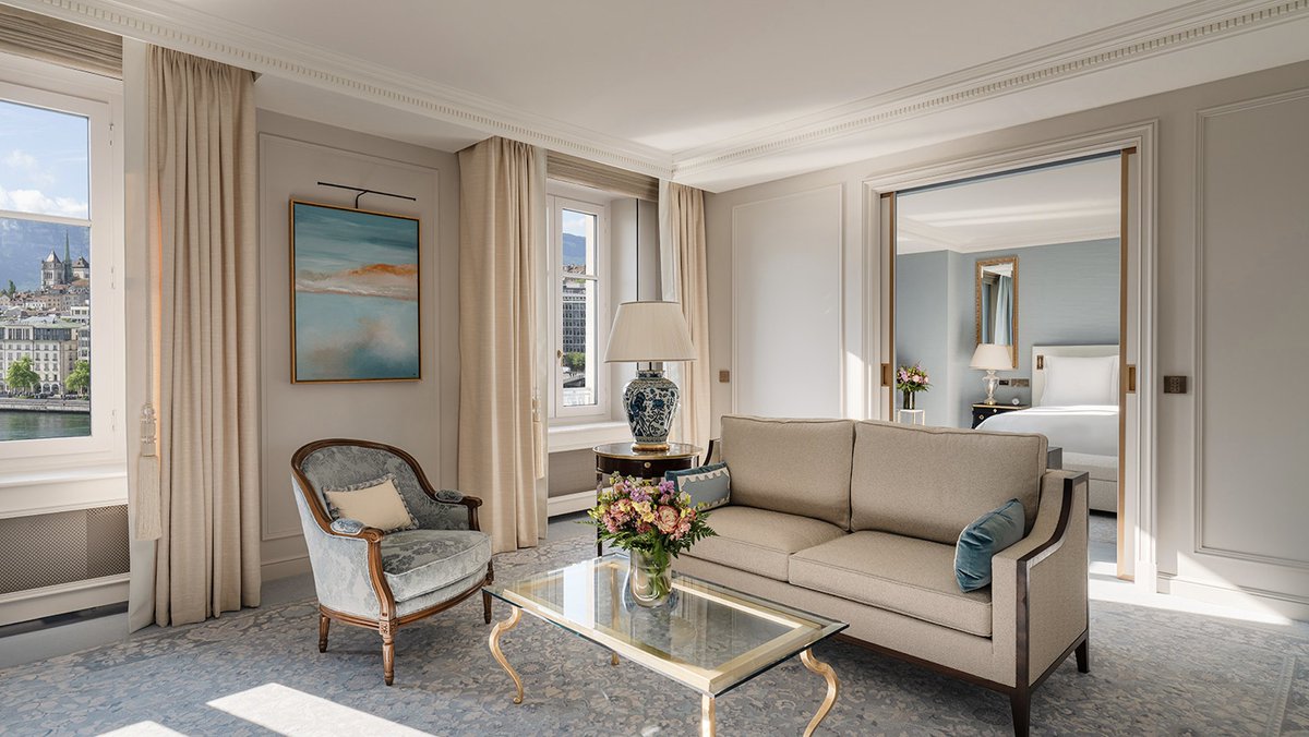 cppluxury's tweet image. Four Seasons Hotel des Bergues Geneva debuts newly renovated rooms and suites

lnkd.in/dWhU9fBg (full article)

#FourSeasons #Geneva #FourSeasonsDesBergues #luxuryhotels #luxuryhospitality #luxurysuites #luxury #hotels #renovation #suitelife @FourSeasons