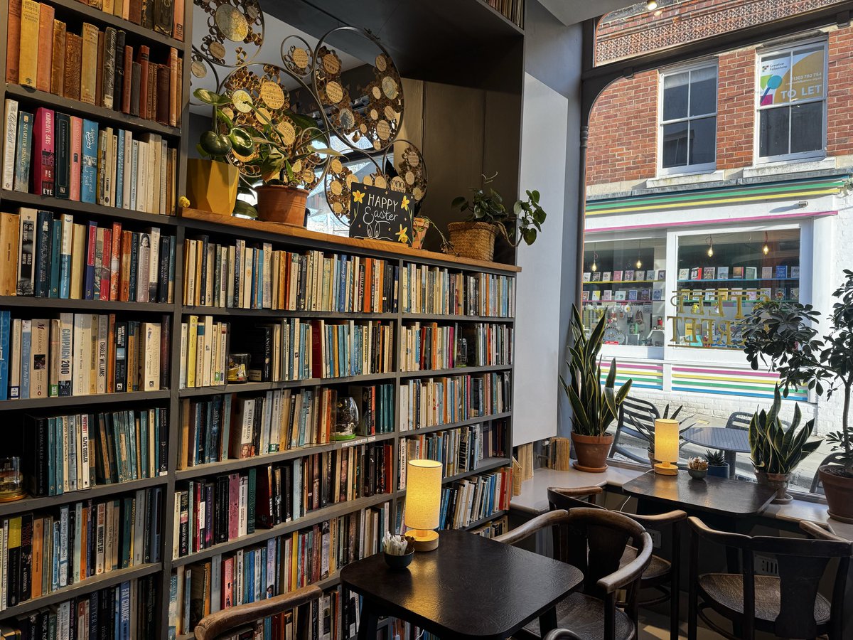 Lan3y284's tweet image. Gorgeous coffee and sourdough toast with butter and jam after our walk this morning …. Thanks @steep_street 
#coffeelover #flatwhite #cosynook #books