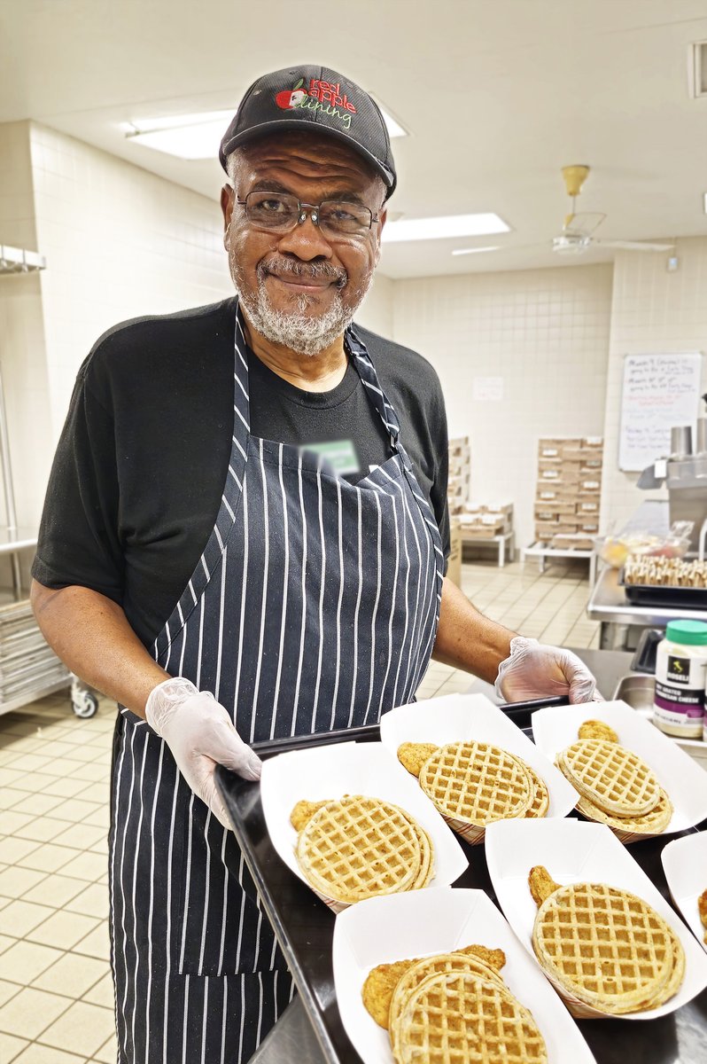 RedAppleDining's tweet image. Crispy waffles and friendly smiles make for the perfect start to your day! 🧇✨

#crispychicken #chickenandwaffles #goldenwaffles #comfortfood