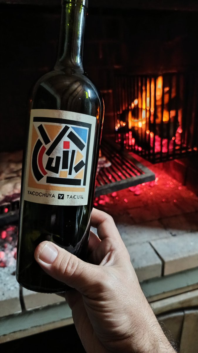 galobasu's tweet photo. Al menos una vez en la vida hay que probar este malbec-malbec Yacuil del NOA fruto del trabajo conjunto entre las bodegas Yacochuya y Tacuil. Se hace muy cada tanto, hay añadas 2013, 15 (la que tomamos este finde), 18, 21 y creo que saldrá la 25. https://t.co/PgN3TNcuPp