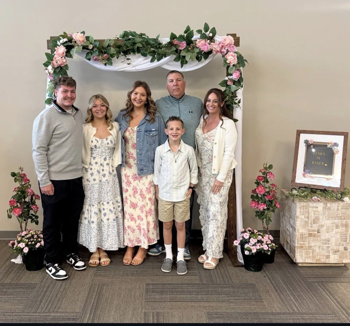 NathanKuhnLS's tweet image. Blessed to be with my family on my off day. Church and Dinner now back to the grind. #Longsnapper #Hardwork #Dedication #Goals