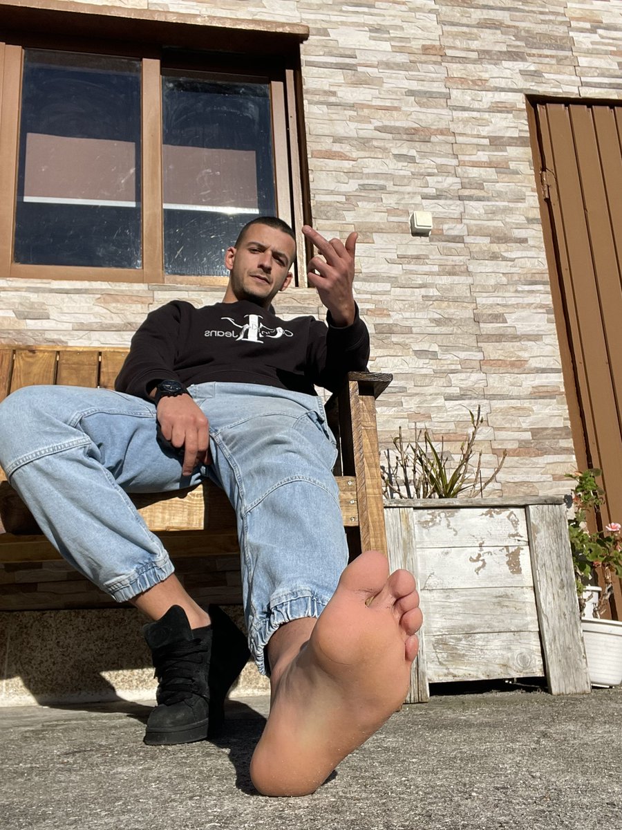 AlphaKariim's tweet photo. Start Monday by working hard... so you can deserve a second of my attention 💸😉" https://t.co/sStBpHAvKQ