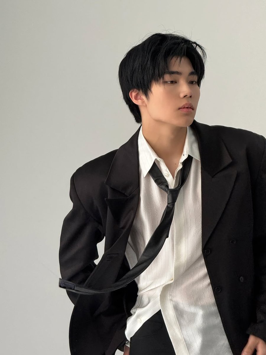 ZB1_GUNWOOK's tweet image. Profile Photo behind

#PARKGUNWOOK #박건욱 #ZEROBASEONE #제로베이스원