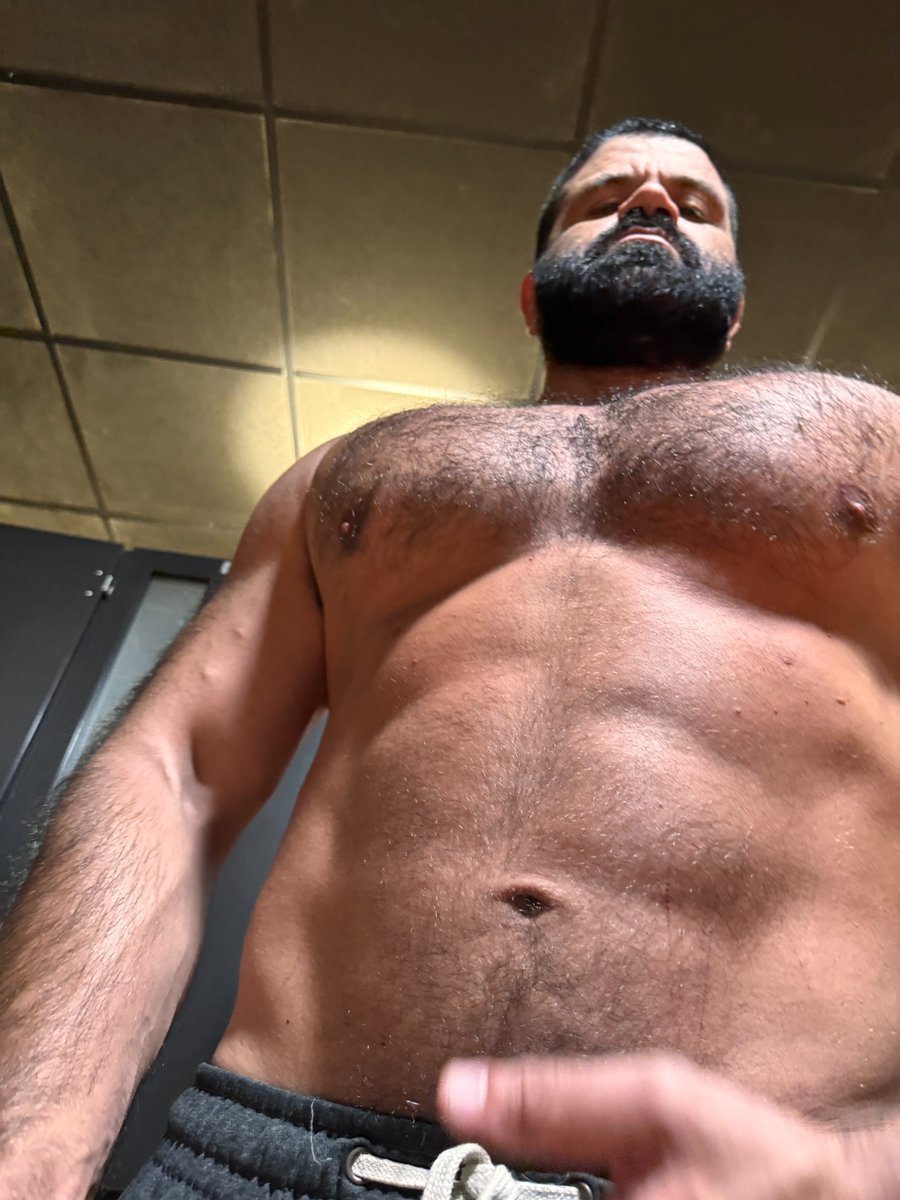 massivedaddyxxx's tweet photo. @FitSlinger Great torso! https://t.co/3ixFy7KrQp