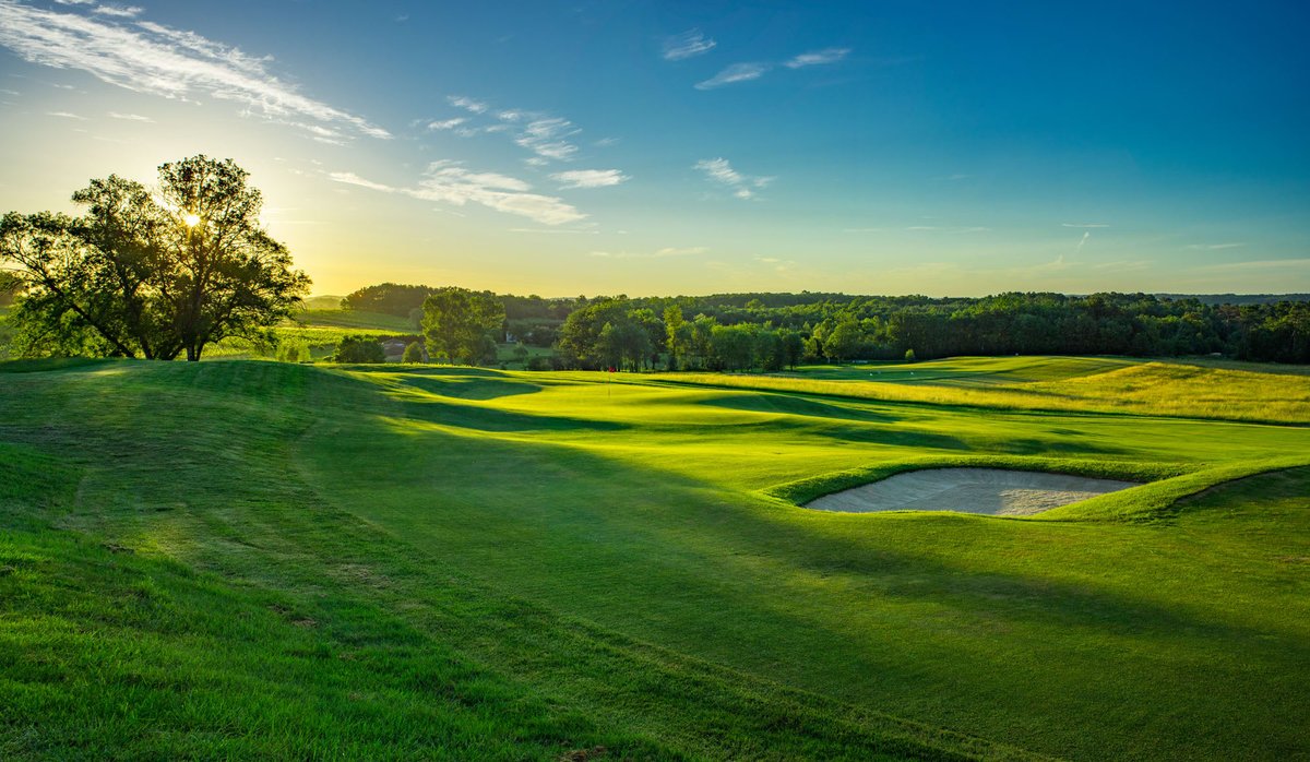 vesperatravel's tweet photo. ⛳️ While the Masters Tournament captivates golf fans worldwide, why not plan your own unforgettable golf experience in the heart of Bordeaux?
Premium Golf Experience in Bordeaux – Only $999 per person
Love golf? Love luxury travel? Combine both on Uniworld’s Brilliant Bordeaux ri https://t.co/6VZJ5IhGQo