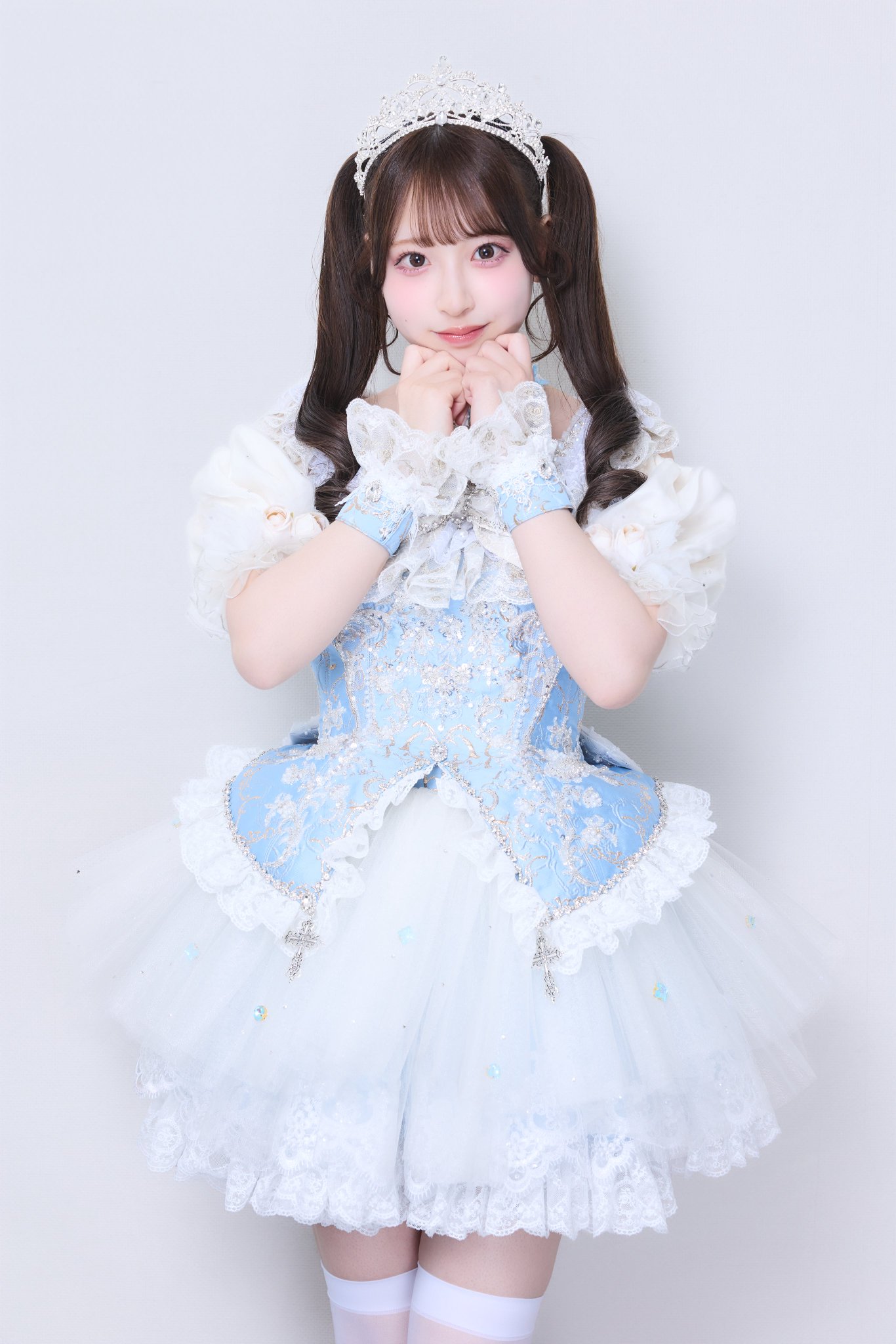 き*か様 cutiestreet 桜庭遥花　アー写衣装　直筆　サイン入り チェキ HFOHFteaoAApg51.jpg:large