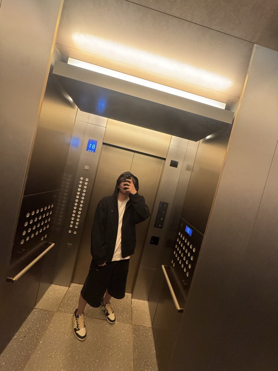 roanin0812's tweet image. Small Box Zip Up Hooded Sweatshirt
178cm 上下L size

セットアップで買ってよかった！！
最強のダル着🤩🤩

#supreme