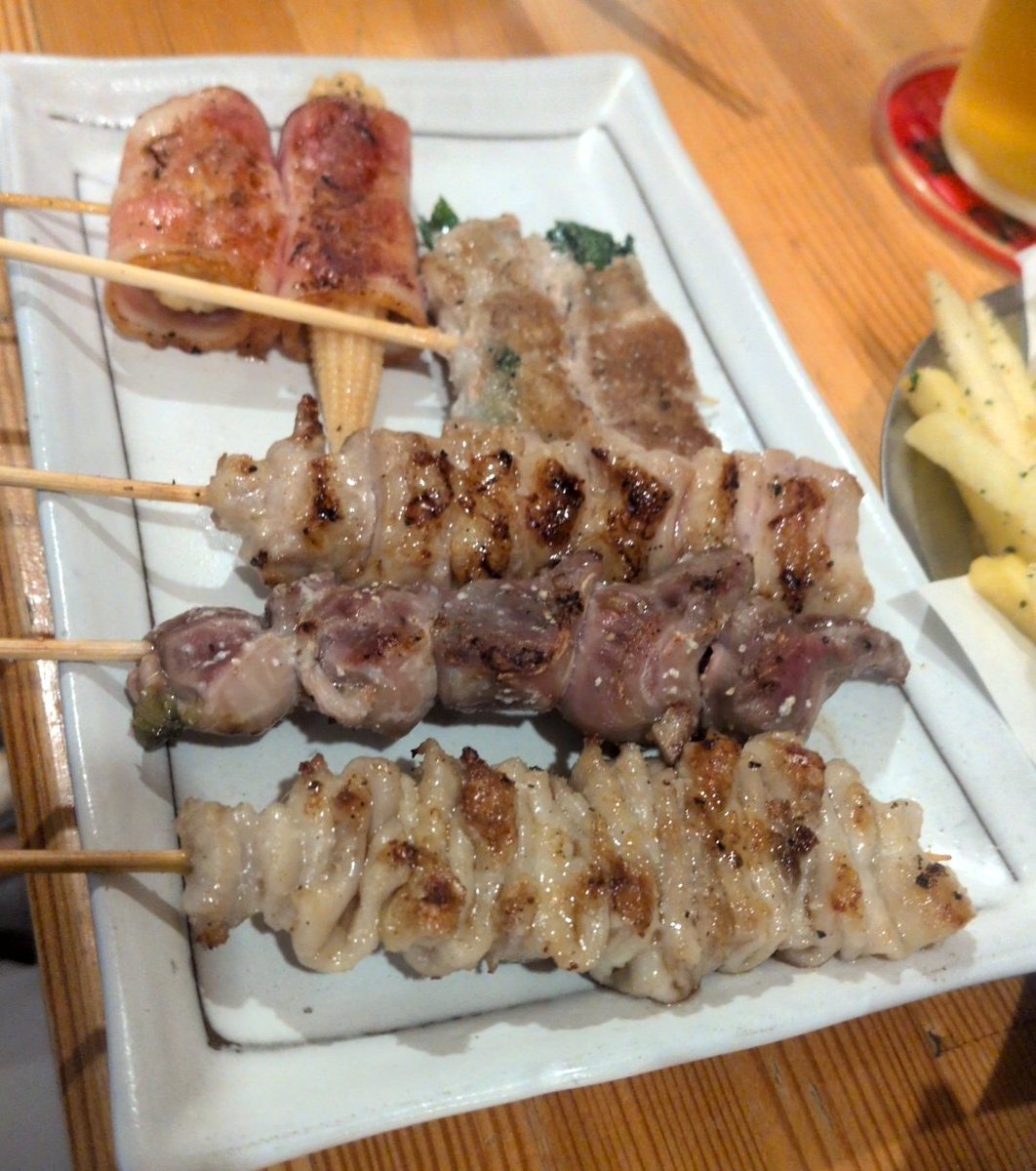 beer25drunk's tweet photo. 久しぶりの中板飲み🎶
ここの豚足は最高です✨ https://t.co/caIuICoUdc