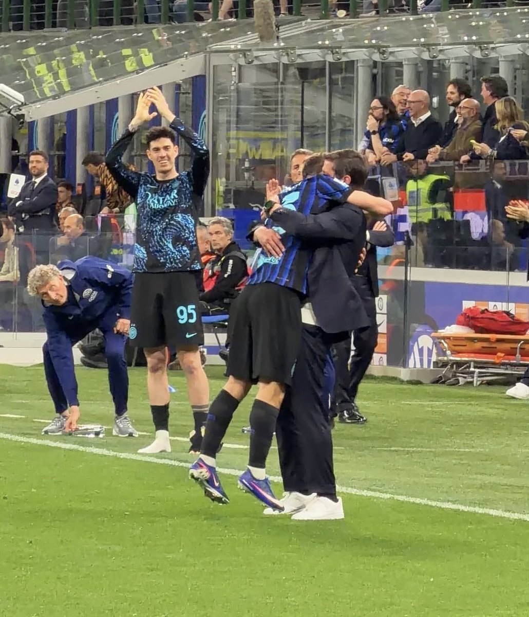 Alessandro tweet media