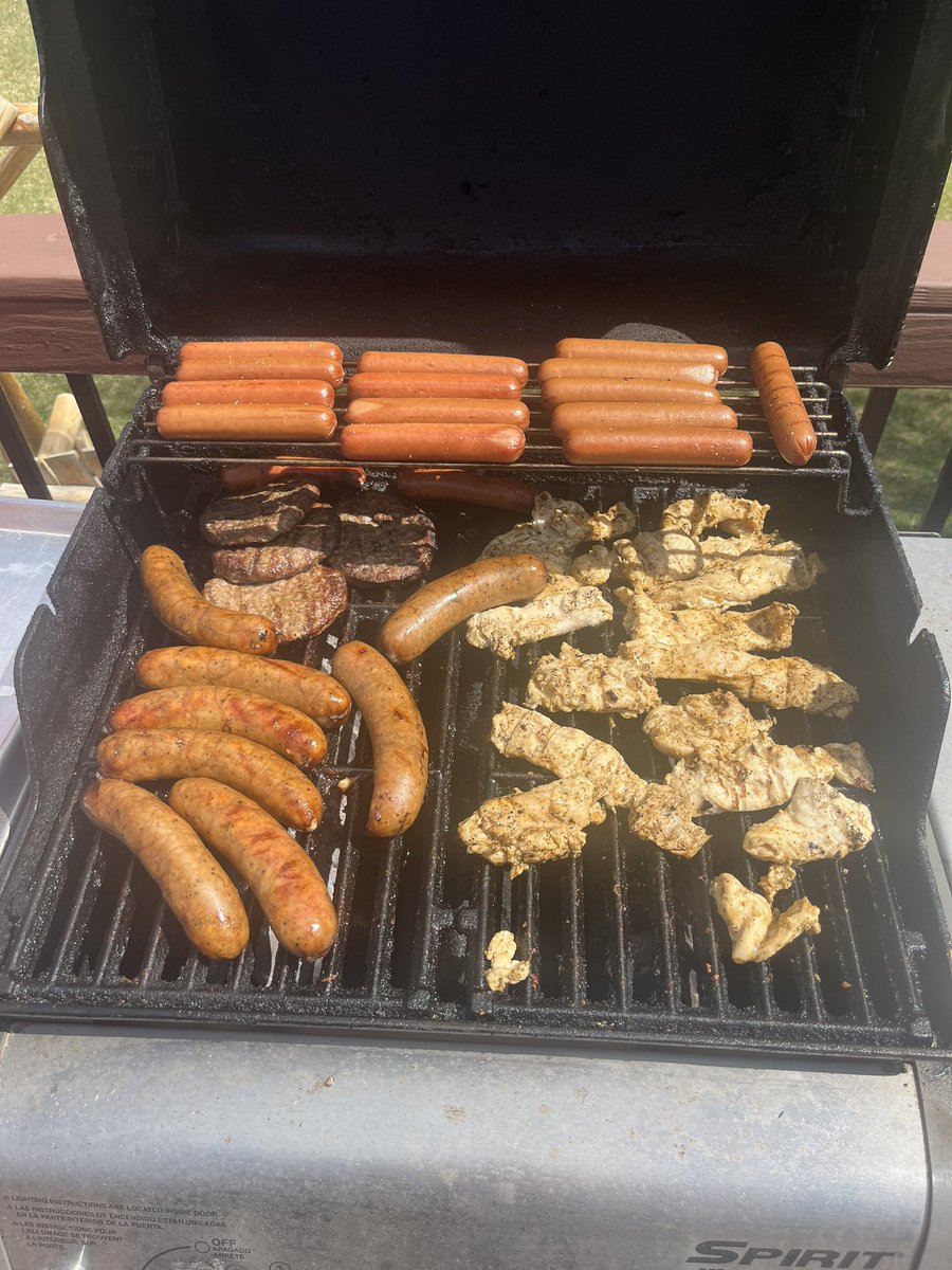 bigmattpaulsen's tweet image. Hello Monday! Never skip a Monday! Legs have been rough lately so I planned a 1 miler this morning. Even that was a struggle. Might just do another miler tomorrow.🤷‍♂️ I’m fine, just tired. Good day all! Maybe gym later! #justkeepmoving #inspire #missbella #thisis61 #brooksrunning